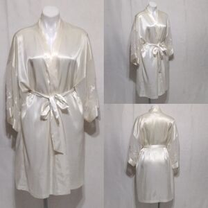 Vtg Valerie Stevens Ivory Satin Kimono Robe Lace Embroidered Belted Loungewear L